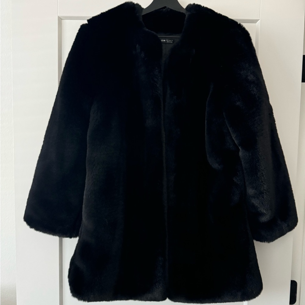 SHEIN Women’s Collarless Faux Fur Coat Size M